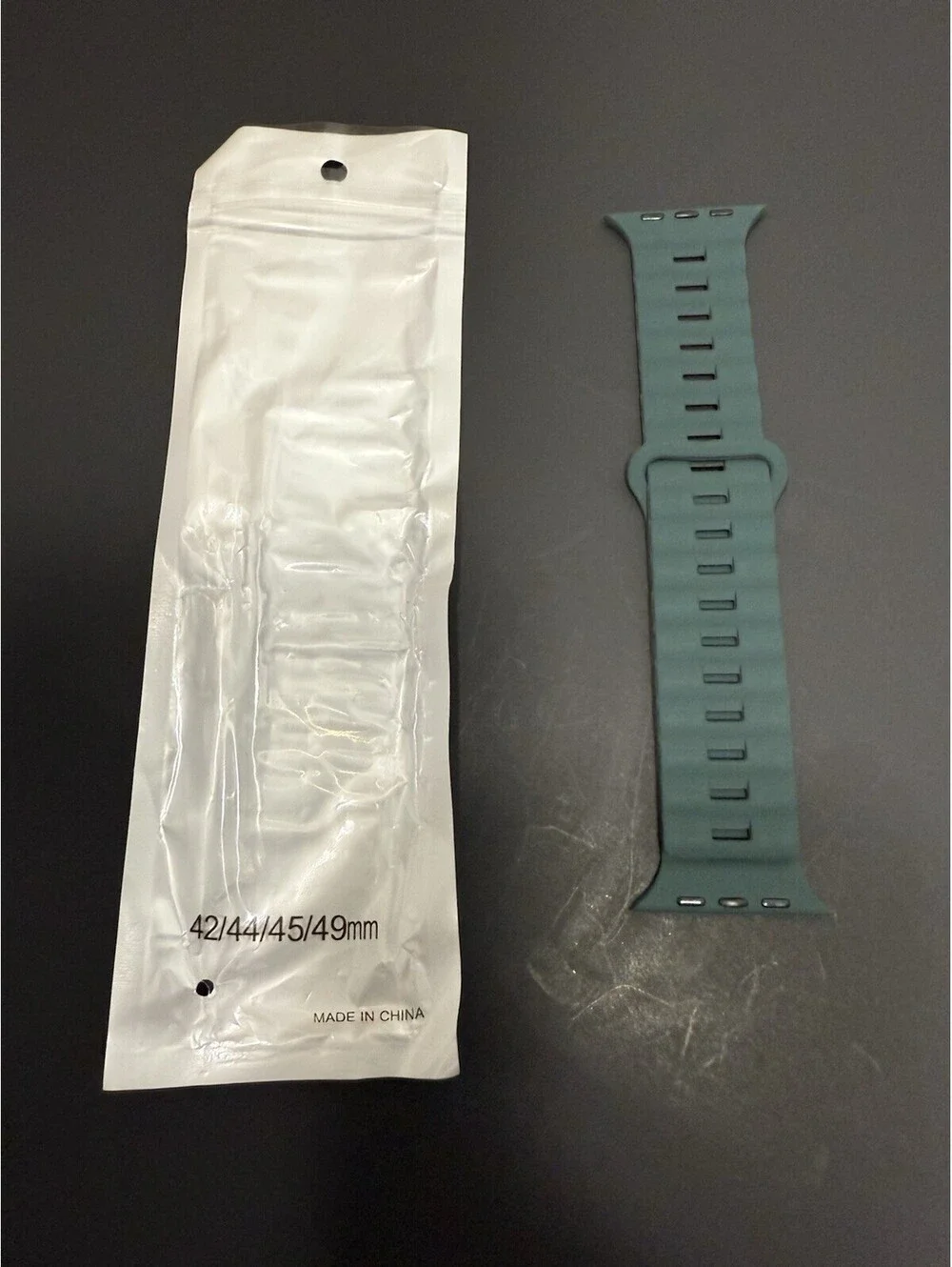 Green Band For Apple Watch, Sizes 42/44/45/49, Ultra, SE ~ Magnetic Tuck Closure